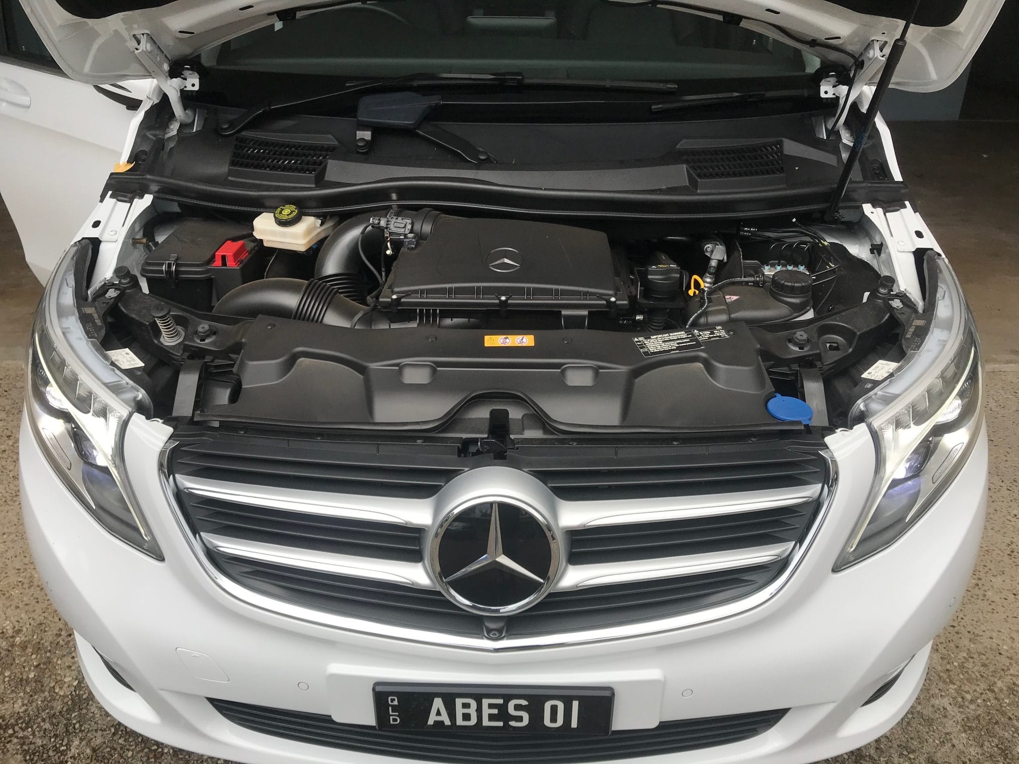 Mercedes V250 engine bay